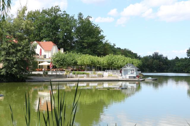 Restaurant in Wasserlage, Campingplatz und Steganlagen in Brandenburg - Sonst Camping - Berlin