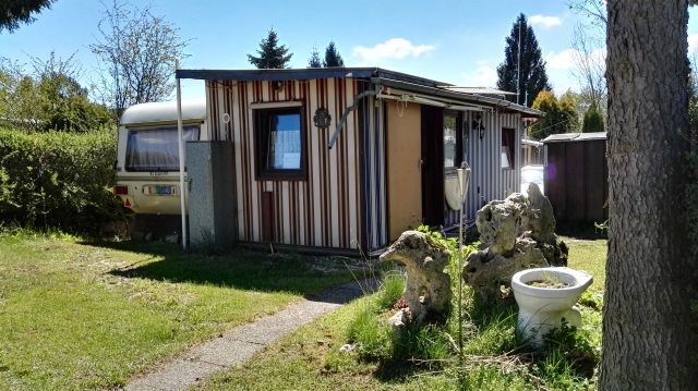 Feststehender Wohnwagen mit Vorzelt - Camping Zubehoer -  Böbingen