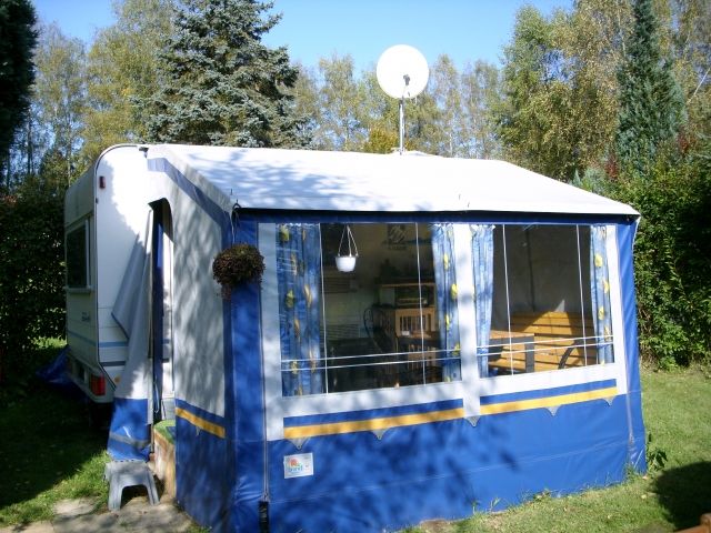 Knaus-Wohnwagen auf Dauerstellplatz bei Montabaur  - Stellplatz -  Köln