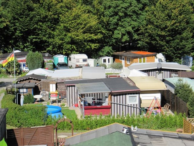 Wohnwagen mit festem Vorbau - Stellplatz - Waldbronn