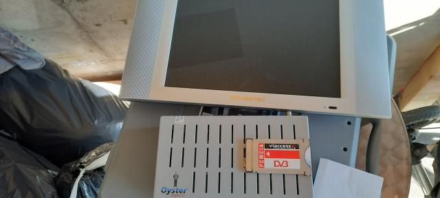 Mobile Satschüssel und Router zu verkaufen - Camping Zubehoer - UHWIESEN